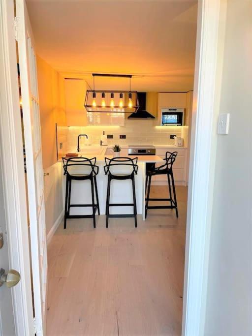 Stylish, Central And Cosy 1Bd Nr Canongate إدنبرة المظهر الخارجي الصورة