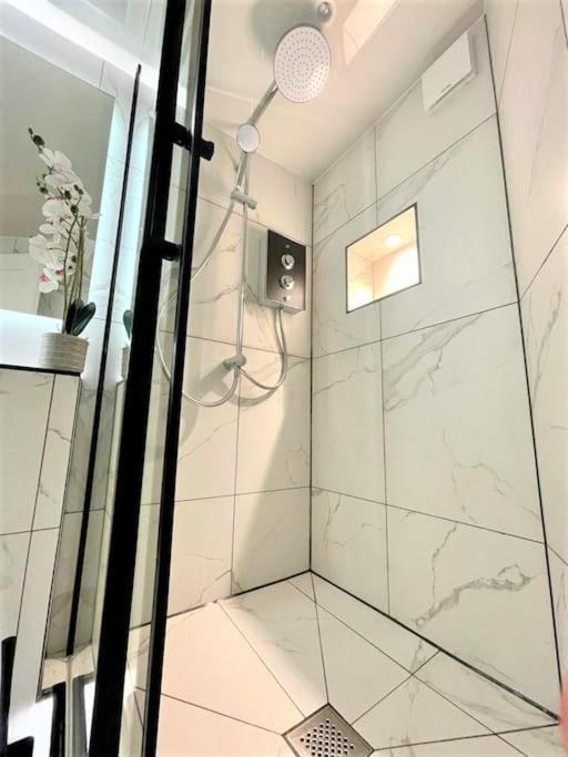 Stylish, Central And Cosy 1Bd Nr Canongate إدنبرة المظهر الخارجي الصورة