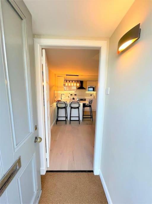 Stylish, Central And Cosy 1Bd Nr Canongate إدنبرة المظهر الخارجي الصورة