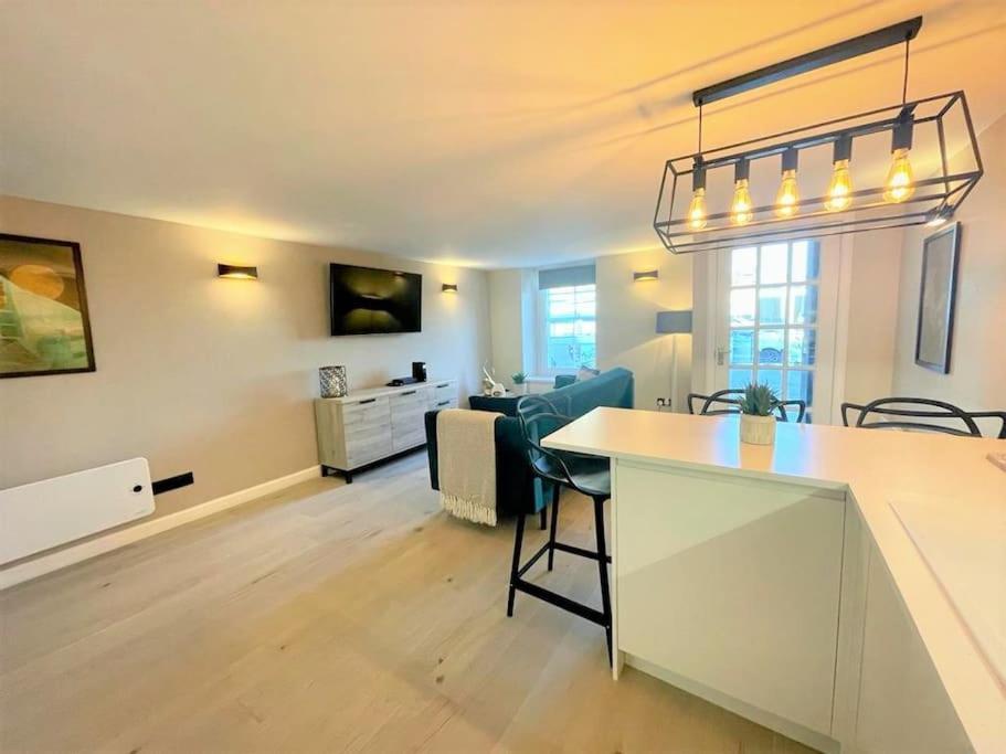 Stylish, Central And Cosy 1Bd Nr Canongate إدنبرة المظهر الخارجي الصورة