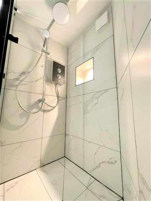 Stylish, Central And Cosy 1Bd Nr Canongate إدنبرة المظهر الخارجي الصورة